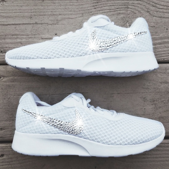 le scarpe nike cristallo swarovski bling tanjun poshmark bianco le scarpe nike cristallo swarovski bling tanjun poshmark bianco